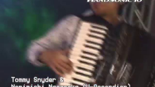 HandSonic 10 with V-Accordion (3/4) смотреть онлайн