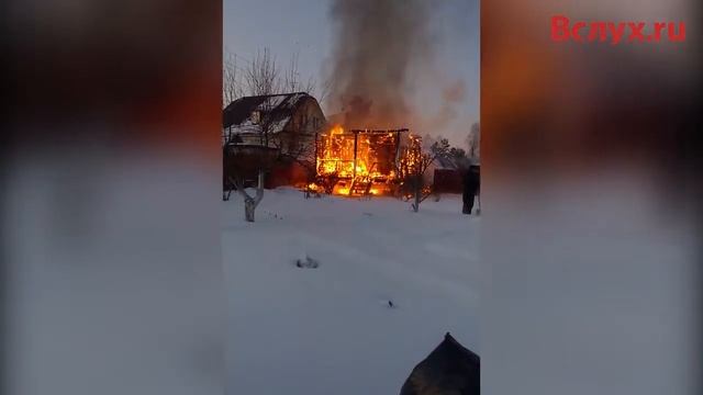 Пожары на дачах по Салаирскому тракту в Тюмени смотреть онлайн