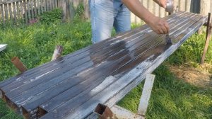 Обработка столбов преобразователем ржавчины перед покраской