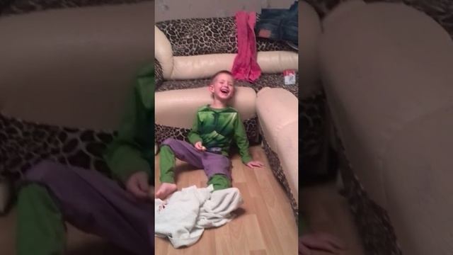 смех без причины супер героя ))))халка смотреть онлайн