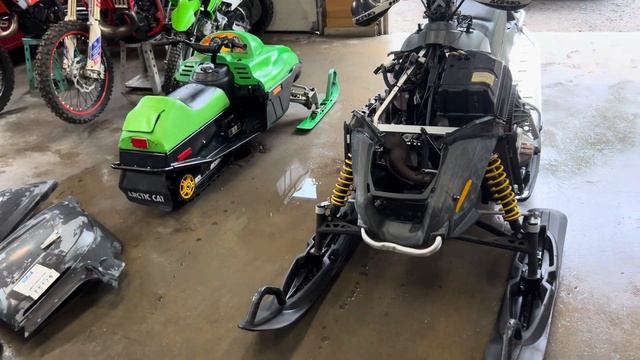 Saving Snowmobiles From The Bushes Ski Doo rev440 300 freestyle Arctic Cat 120 смотреть онлайн