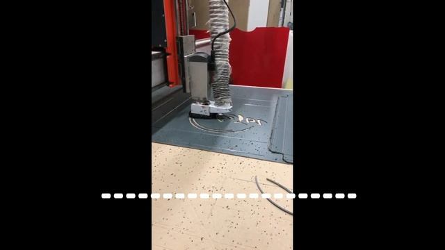 фрезеровка композитной консольной вывески смотреть онлайн