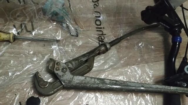 Не снимается шатун велосипеда. Конкретно прикипел. смотреть онлайн