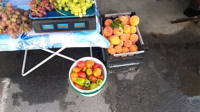 Виноград,персик,цены на рынке.Кременчуг. смотреть онлайн
