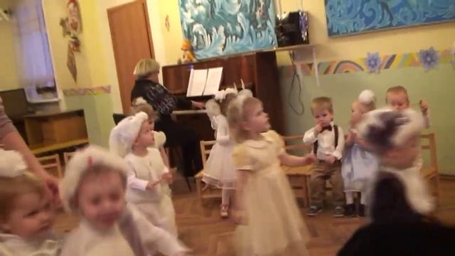 Новогодний утренник (группа Капелька) смотреть онлайн