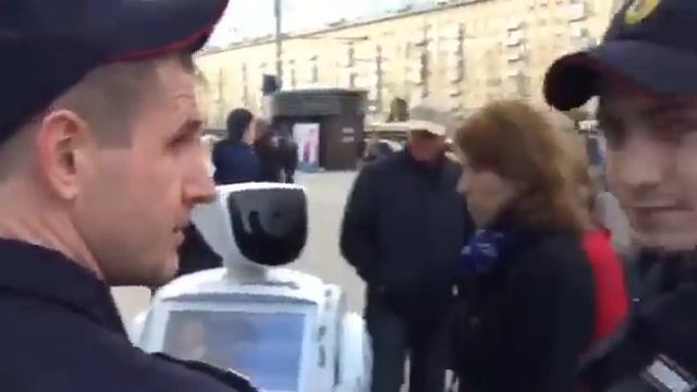 Russian Police Just Arrested a Robot at a Political Rally смотреть онлайн