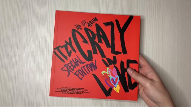 Распаковка альбома ITZY / Unboxing Album ITZY CRAZY IN LOVE Special Edition (PHOTOBOOK Ver.)