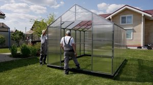 Установка теплицы "Домик 3м" с дверями-купе. Купить теплицу в Мск, СПб, Краснодаре и др.