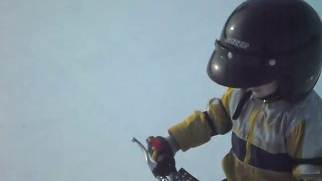 На мотоцикле по снегу смотреть онлайн