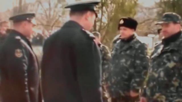 жители Перевального освобождают воинскую часть от украинских военных смотреть онлайн