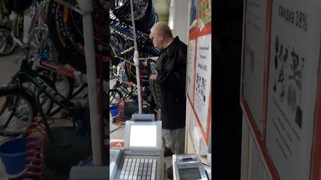 Бандит $лавик пришел качать права, и требует лавэ за "крышу" смотреть онлайн