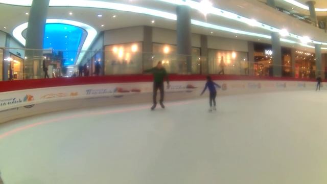 VLOG: Учимся кататься на коньках/Julia Amirov смотреть онлайн