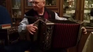 Алишин Виктор Григорьевич. Гармонь Хорошилова Н.Д. (Из архива)