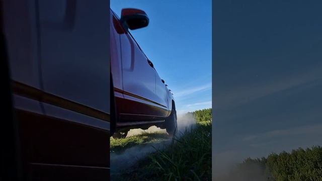 Кайфушек наснимали! Кто то догадается что за машина?)) 
#DVEN #съемки #машины #поле #энергетик