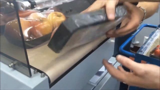 Машина для упаковки фруктов и овощей на подложке в пленку GNA AV45 смотреть онлайн
