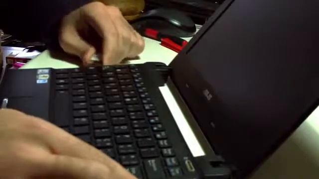 SMONTARE RIPARARE CAMBIARE HARD DISK TASTIERA NETBOOK ASUS EEPC X101CH DISASSEMBLY смотреть онлайн