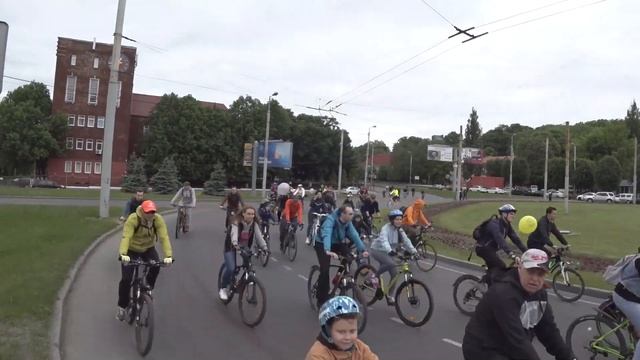 Задание Написать мелом на асфальте надпись "ВелоКвесты" смотреть онлайн