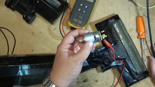 Bissell Power Stick Vacuum, letting out the magic smoke. смотреть онлайн