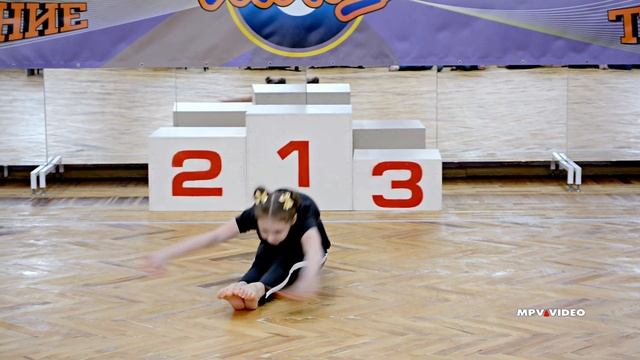 Детский спортивный акробатический танец #26 смотреть онлайн