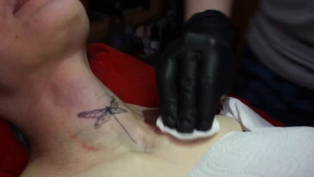 Перекрываем \ перебиваем старую татуировку на шее смотреть онлайн