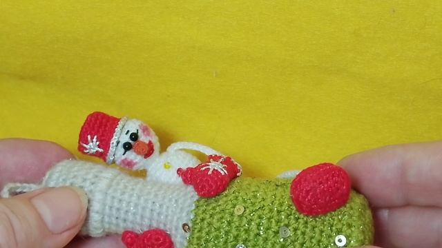 Снеговик новогодний крючком
