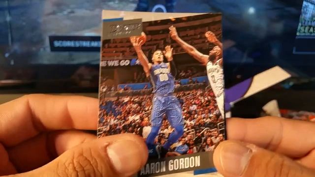 3 Point Basketball Box with Panini trading cards. 1 auto, relic and hobby pack. Legend short print. смотреть онлайн