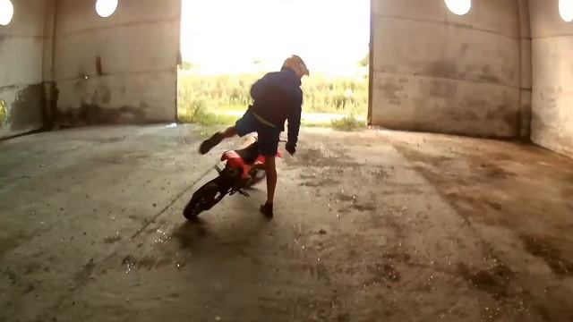 Стант на питбайке смотреть онлайн