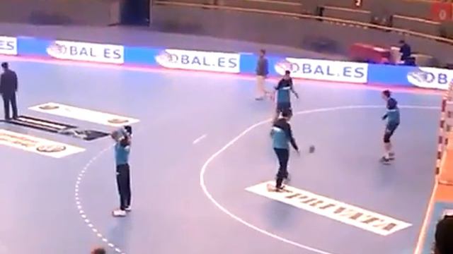 Sterbik, Rutenka y Montoro jugando una alemana en el calentamiento (FC Barcelona Intersport) смотреть онлайн