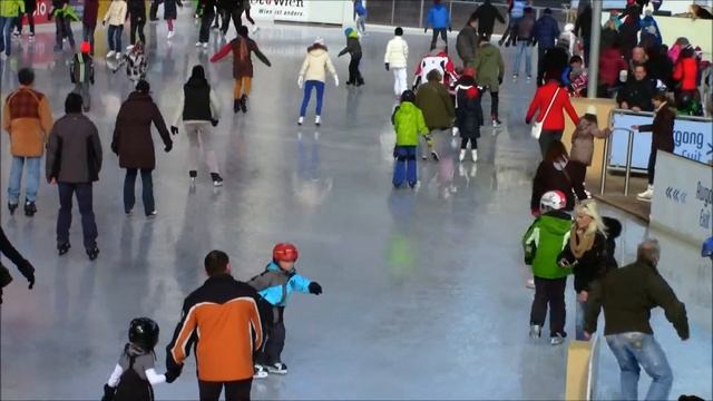 Вена. Каток возле Ратуши www.austriadeluxe.at смотреть онлайн