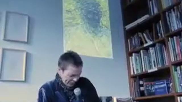 Laurie Anderson reading "Night Life", new book of drawings / part 2/2 смотреть онлайн
