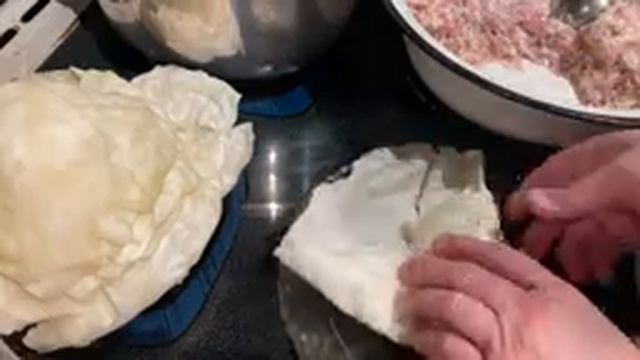 Готовим Голубцы с Белокочанной К￼апусты!??Пробую первый раз особый способ приготовления капусты!? смотреть онлайн