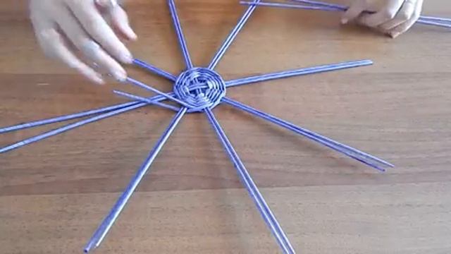 Плетение круглого донышка из газетных трубочек 1 смотреть онлайн