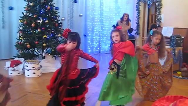 Новогодний утренник Танец цыганок смотреть онлайн