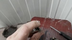 АУДИ 80  1,8 Ремонт внутренней ручки двери.