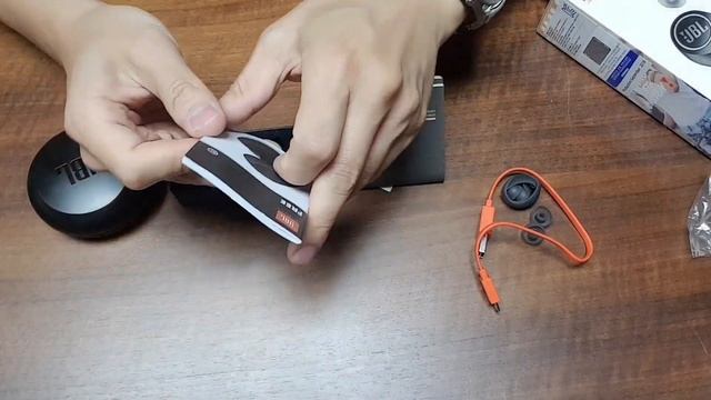 JBL Free X Bluetooth Earphone Unboxing смотреть онлайн