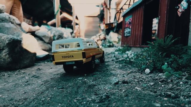 FMS Toyota Hilux RTR/@thercshopatdrdans1573 /Cruising!