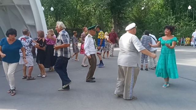 Так устроены мужчины!!!??Танцы в парке Горького!!!??Харьков 2021 смотреть онлайн