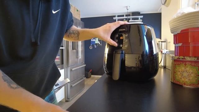 Unboxing and trying our new Philips Airfryer XL смотреть онлайн
