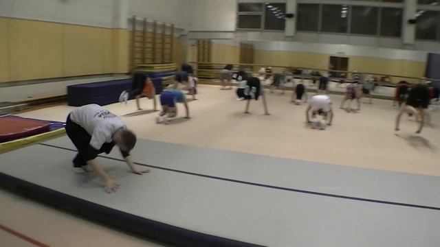 50 кувырков вперед школа акробатики № 1 смотреть онлайн