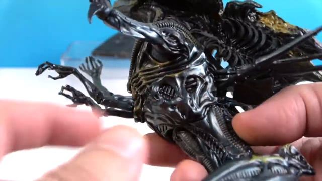 Alien vs Predator Battle Damage Alien Queen 1/18 Scale Figure by Hiya Toys смотреть онлайн