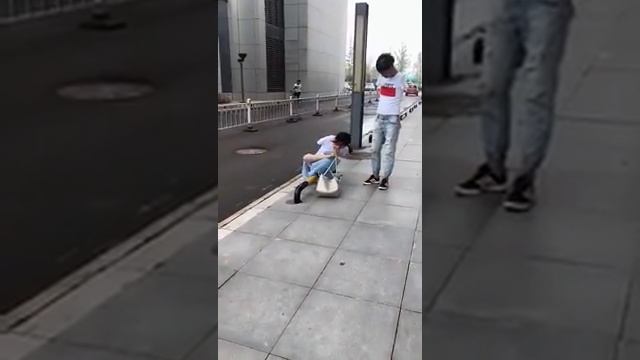 [Tik Tok in China] A Girl With No Arms Lives A Life With No Limit смотреть онлайн