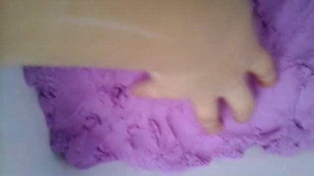 Целое ведро кинетического песка смотреть онлайн