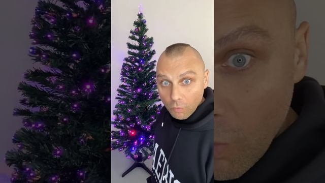 Ёлка на пульте управления с встроенными гирляндами и мотором! ? #shorts смотреть онлайн