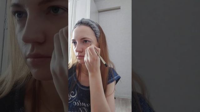 легкий макияж с голубыми тенями #shortvideo #голубойоттенок #макияж накаждыйдень смотреть онлайн