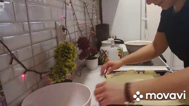 Пироги с фундуком и мягким сыром