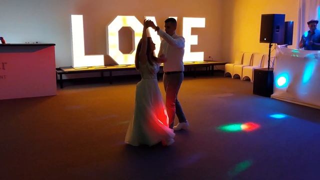 Fruzsina és Dávid nyitó tánca "Lady Gaga-Shallow" rumba, salsa, bachata mix смотреть онлайн