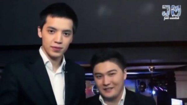 Ведущие Адильхан Мажит и Бауыржан Омаров