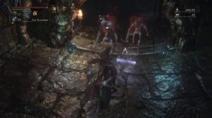 Bloodborne Легко улучшить оружие на +10 (кровавый камень в чаше)