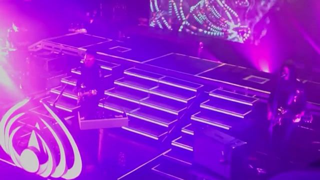 Empire of the Sun - Two Vines - Terminal 5 NYC - HD Audio смотреть онлайн
