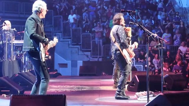 Bon Jovi - Born To Be My Baby @ Enmarket Arena in Savannah, Ga 04/13/22 смотреть онлайн